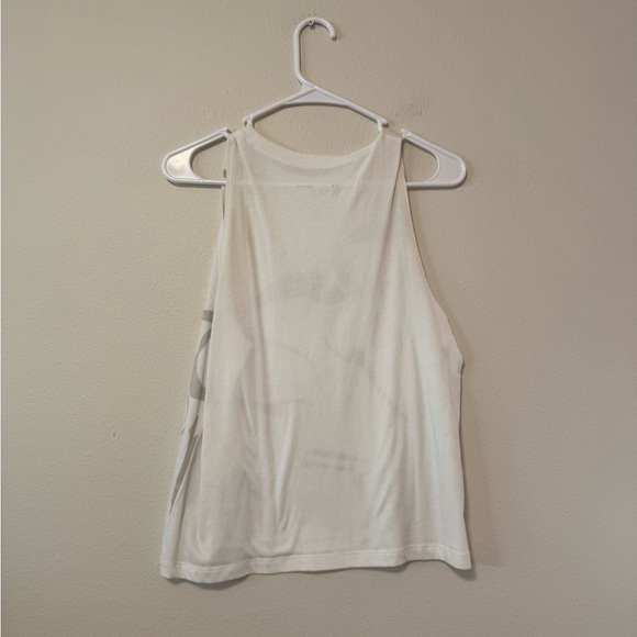 5/$55 !! 🔥 Under Armour Abstract White and Gray Tank - Picture 3 of 3